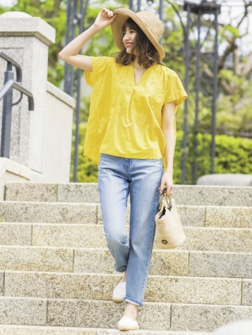 ユニクロ ジーンズを着回し 夏のオンオフコーデを楽しんで ローリエプレス