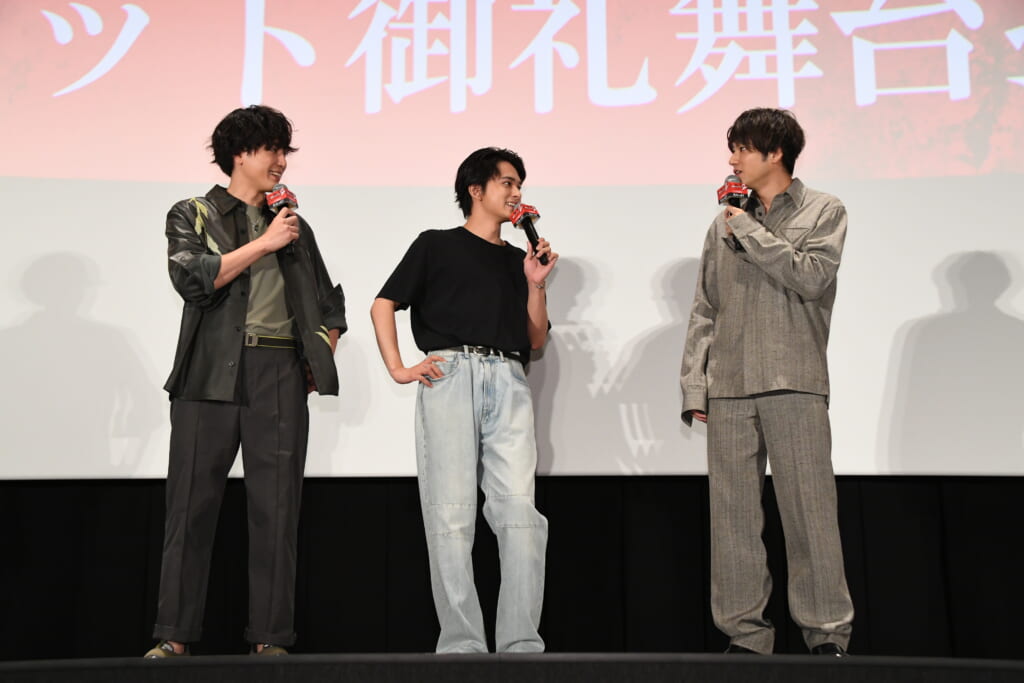 北村匠海、山田裕貴、間宮祥太朗、SUPER BEAVERが登壇！映画『東京リベンジャーズ２ 血のハロウィン編  -決戦-』大ヒット御礼舞台挨拶オフィシャルレポート到着 (2023年7月17日) - エキサイトニュース