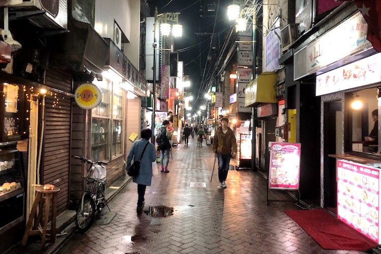 高円寺のイタリアン居酒屋で 看板娘のお酒がもみじ色に染まった 18年11月15日 エキサイトニュース