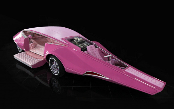 奇抜すぎ ピンクのモンスター 車内は意外にもくつろげる空間になっている 年7月15日 エキサイトニュース