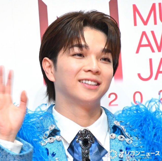 M!LK 塩﨑太智 21歳生誕生写真 スーツ M!LK塩﨑太智、フォーマルなスーツにネクタイ姿で“故郷”和歌山県知事と