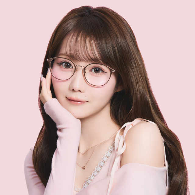 かけるだけで“ビジュ盛れ”「中顔面短縮メガネ」発売 ＝LOVE大谷映美里