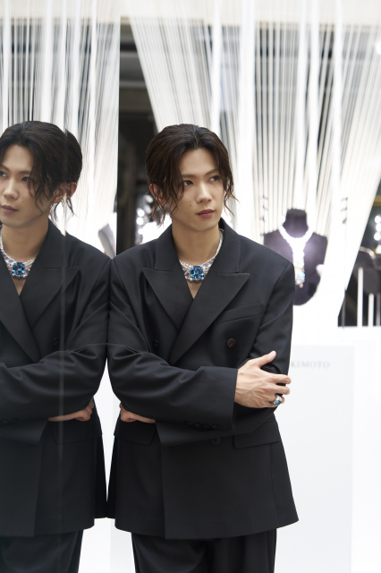 Number_i神宮寺勇太、パリで存在感放つ 自身が製作に携わったリングを