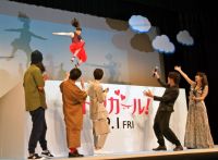 土屋太鳳、鳥人間映画完成披露で飛翔「太鳳、飛びま～す！」