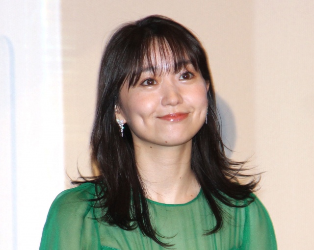 大島優子、結婚発表後初公の場　祝福に照れ笑い「ありがとうございます！」 (2021年8月13日) - Vimarsana News