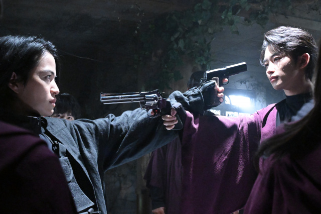 ドラマ放送局占拠 武蔵三郎(櫻井翔)着用衣装ジャケットMサイズ ドラマ放送局占拠 武蔵三郎(櫻井翔)着用衣装ジャケットMサイズ