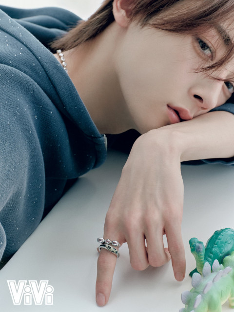 ROIROM浜川路己、もこもこスタイルで撮影現場へ 本多大夢からの