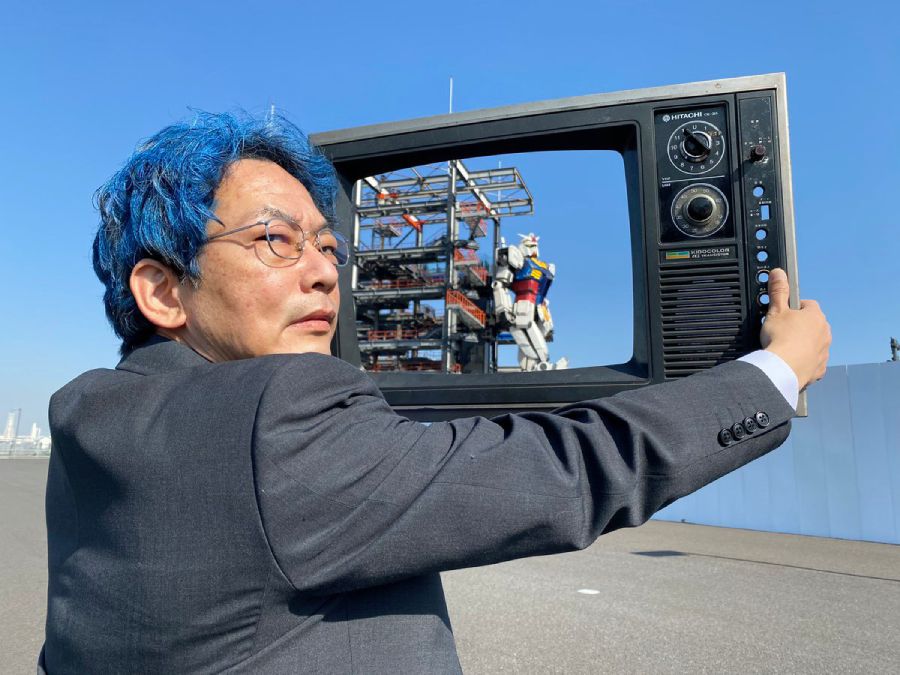 ガンダムが写った！」ブラウン管テレビの枠を使ってネタシーンを