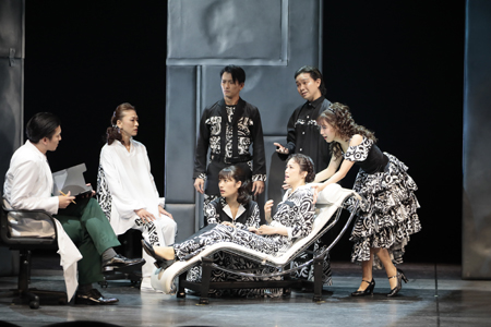 彩吹真央が9つの人格を演じ分ける舞台 五番目のサリー 開幕 21年10月26日 エキサイトニュース