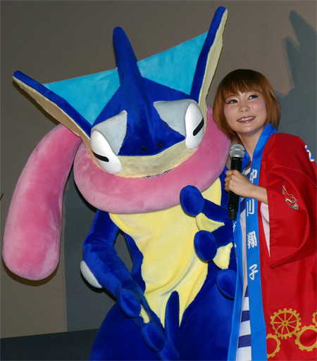 中川翔子 ポケモン総選挙第1位のゲッコウガと対面 16年7月16日 エキサイトニュース