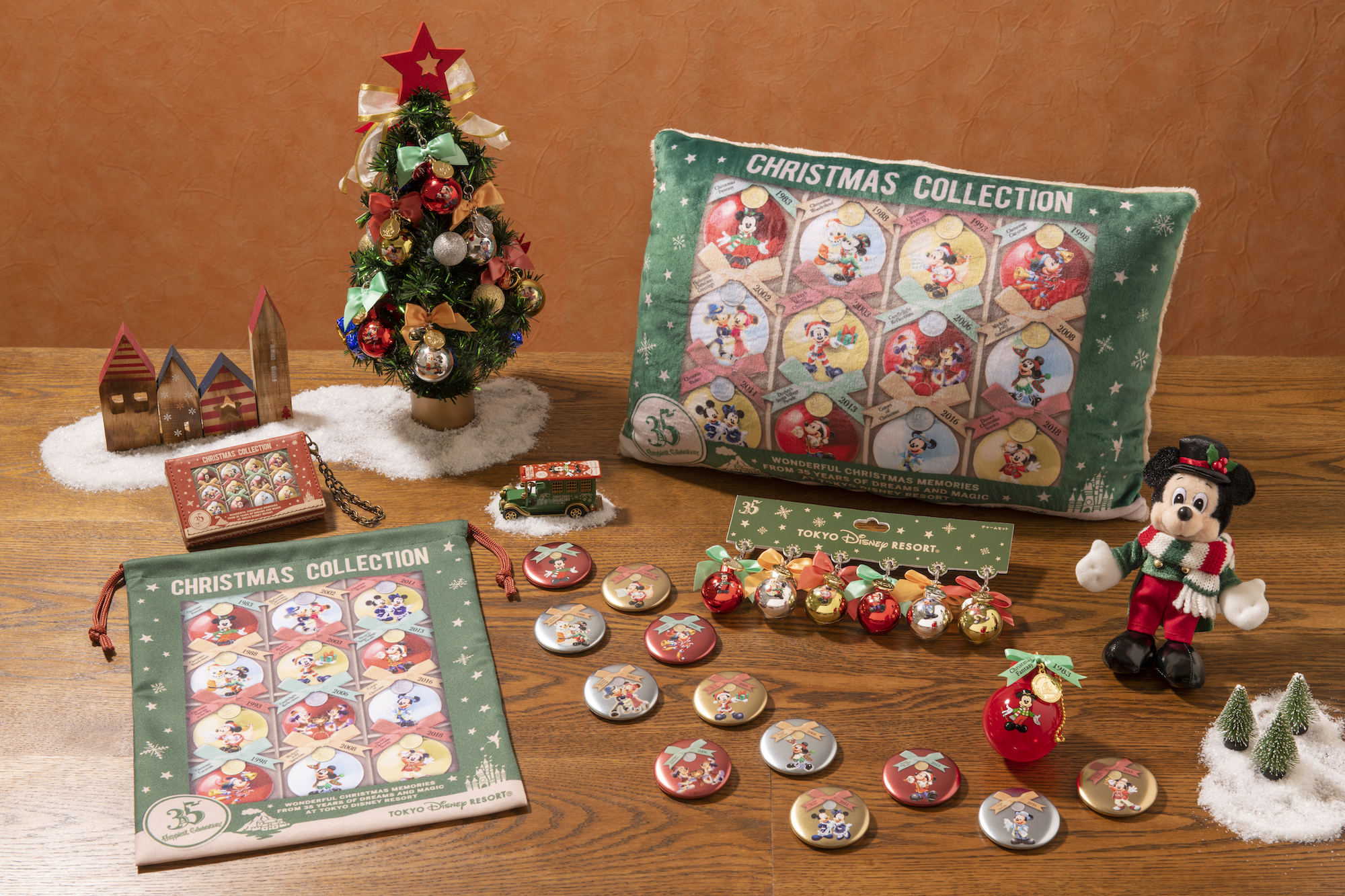 ディズニー クリスマス が11月8日からスタート 夜の演出がクリスマス仕様に変化 35周年記念のクリスマスグッズも 18年11月7日 エキサイトニュース