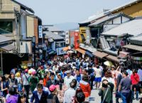 「訪日客は迷惑」京都を悩ます
