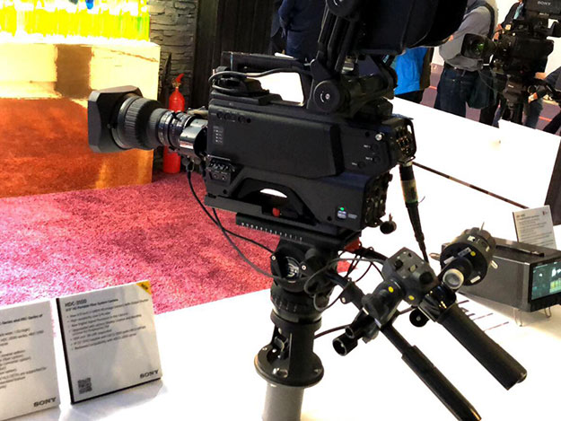 Ibc2018 ソニー グローバルシャッター機能を搭載した2 3型3板式4kイメージセンサー採用のマルチフォーマットポータブルカメラ Hdc 3500 など 2機種を発表 2018年9月14日 エキサイトニュース