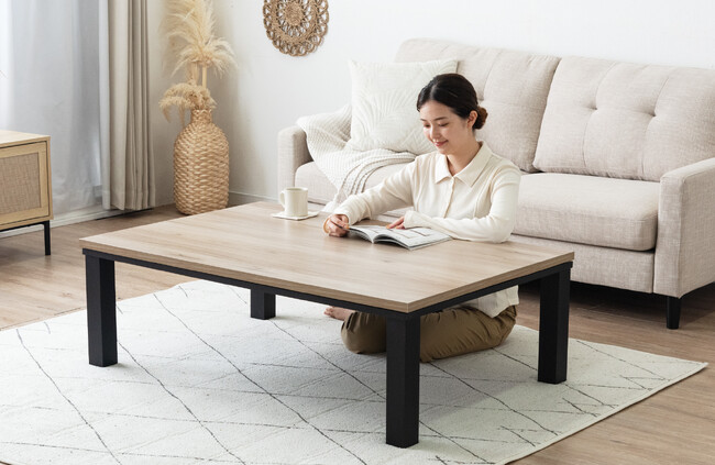 ミニマルな暮らしにマッチ！シンプルモダンな“こたつテーブル