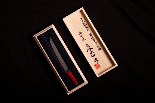 日本刀の新たな挑戦。現代刀匠が鍛える「玉鋼のお守り刀」限定60本誕生