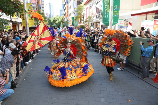 サンバ ブラジル音楽 ダンスパフォーマンス ブラジルの多彩なジャンルが共演 池袋ブラジル ストリート カーニバル In サンシャイン60通り 16年9月9日 エキサイトニュース