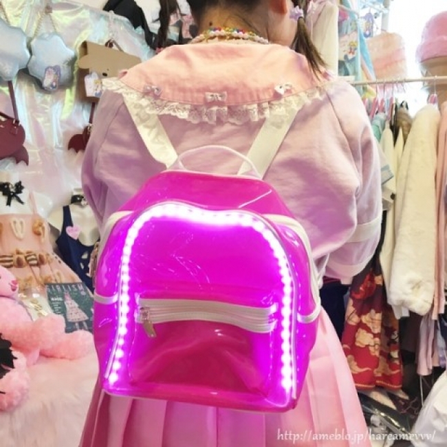 韓国で大人気 街みたいにピカピカ光るかわいいリュック光る アキバリュックがヴィレヴァン通販で取扱い開始 17年7月11日 エキサイトニュース 韓国で大人気 街みたいにピカピカ光るかわいいリュック光る アキバリュックがヴィレヴァン通販で取扱い開始 17年7月11日 エキサイトニュース