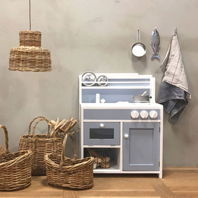 Momo Naturalのキッズブランド ピエニコティ からオンライン限定カラーのおままごとキッチンが登場 17年10月16日 エキサイトニュース