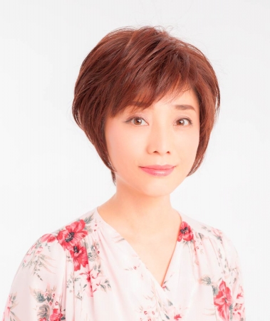 女優の松岡きっこさんが生放送で実演～テレビショッピング番組に「リフトアップウィッグ(R) 美ジェンヌ(R)」新コレクションが登場  (2017年12月22日) - エキサイトニュース