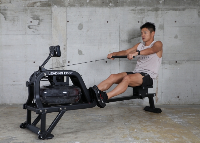 滑らかな負荷が全身を鍛える、本格ウォーターローイングマシンが新登場