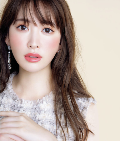 ドルチェ ガッバーナ ビューティ 小嶋陽菜さんが 春色に染める チークカラーとリキッドリップカラーを紹介 In Maquia 21年3月22日 エキサイトニュース