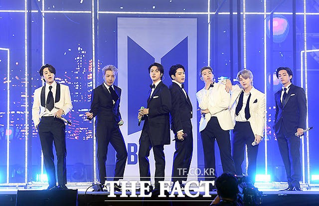BTSが5冠！K-POP夢のステージ「2021 THE FACT MUSIC AWARDS」レッド