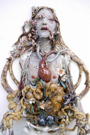 銀座 蔦屋書店】彫刻と陶芸の融合による、妖しい美しさをはらんだ女性