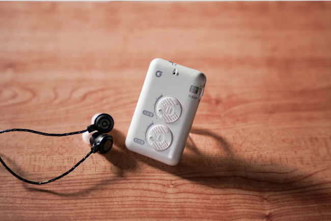 新発想の骨伝導で「聞こえ」をサポート。骨伝導集音器『イヤーソニック