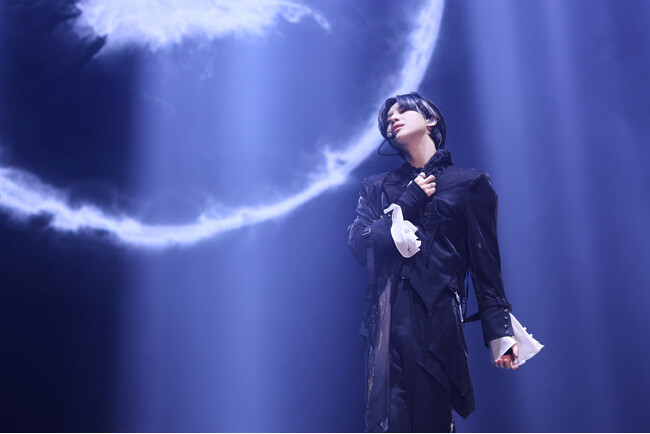 SHINeeテミン、ソロワールドツアー「Ephemeral Gaze」東京公演の模様を 
