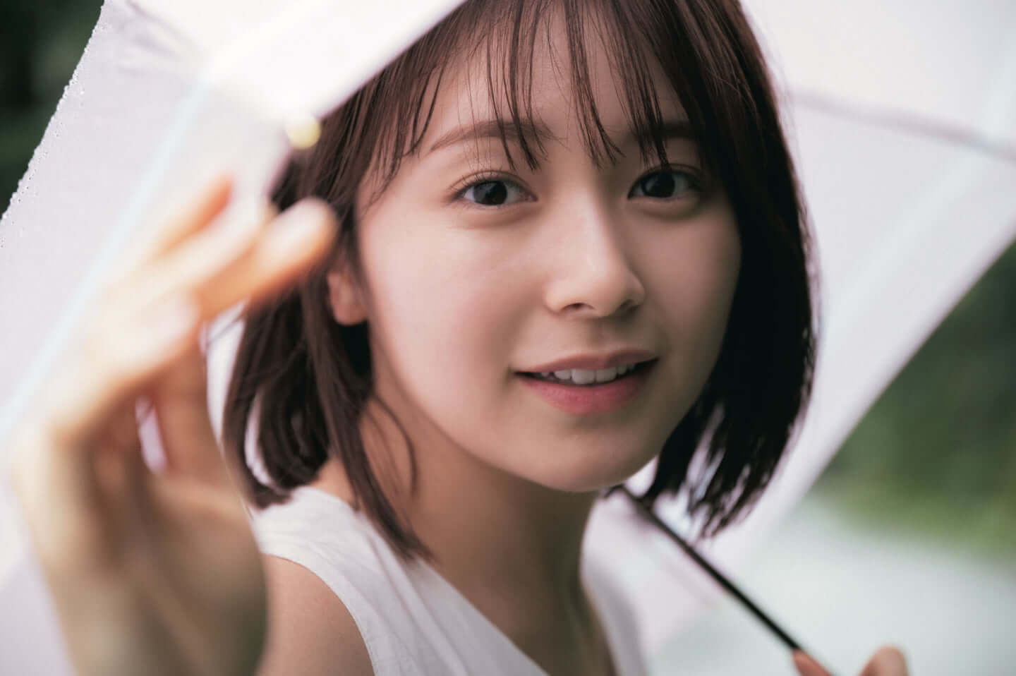 りんくま”で親しまれる久間田琳加、リラックスして可憐な表情みせる｜『週刊少年サンデー33号』登場 (2022年7月13日) - エキサイトニュース