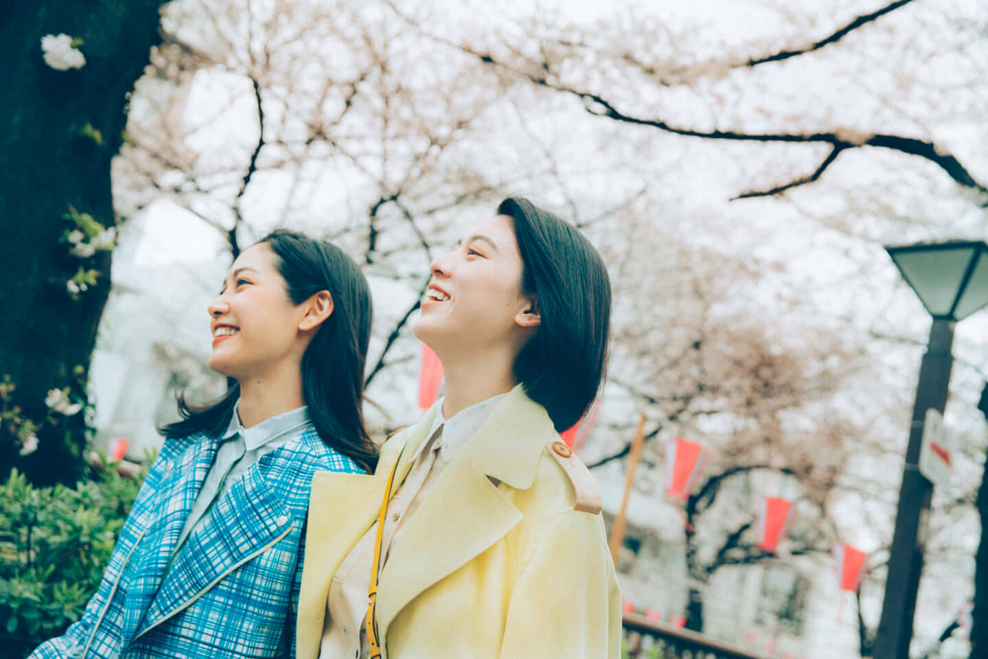 三吉彩花 阿部純子w主演映画 Daughters より 2人の10か月を切り取る四季折々の場面写真が公開 年6月19日 エキサイトニュース