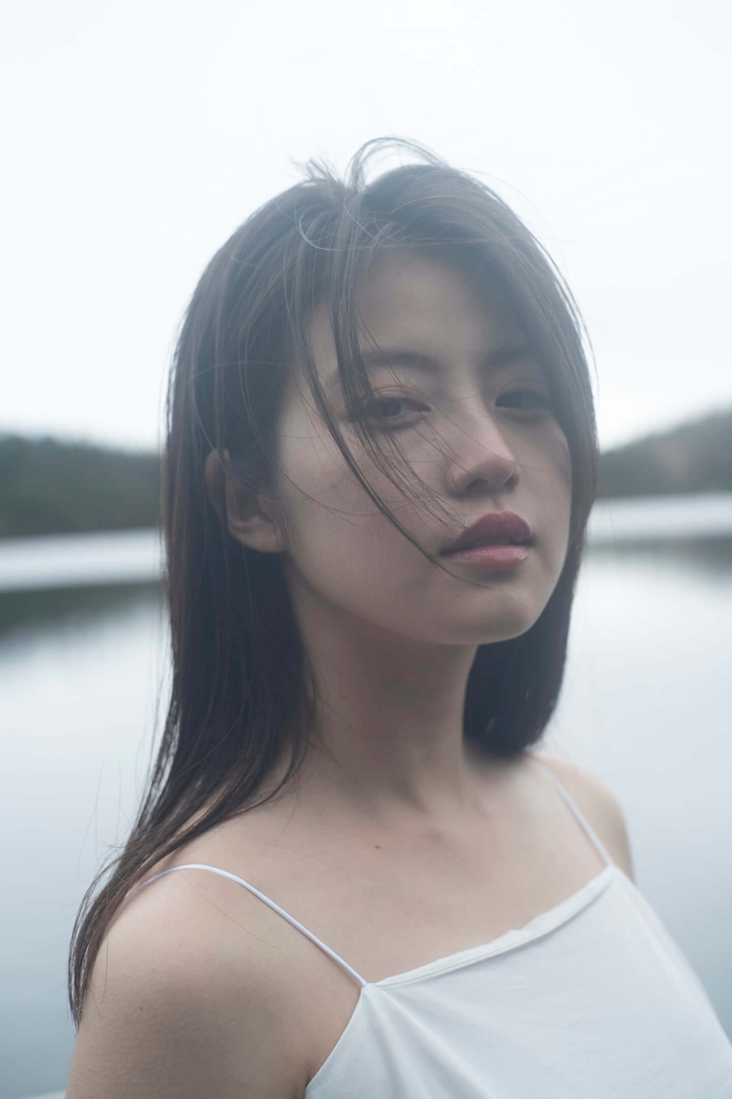 今田美桜が透明感あふれる肌で大胆に魅せる！『週刊プレイボーイ