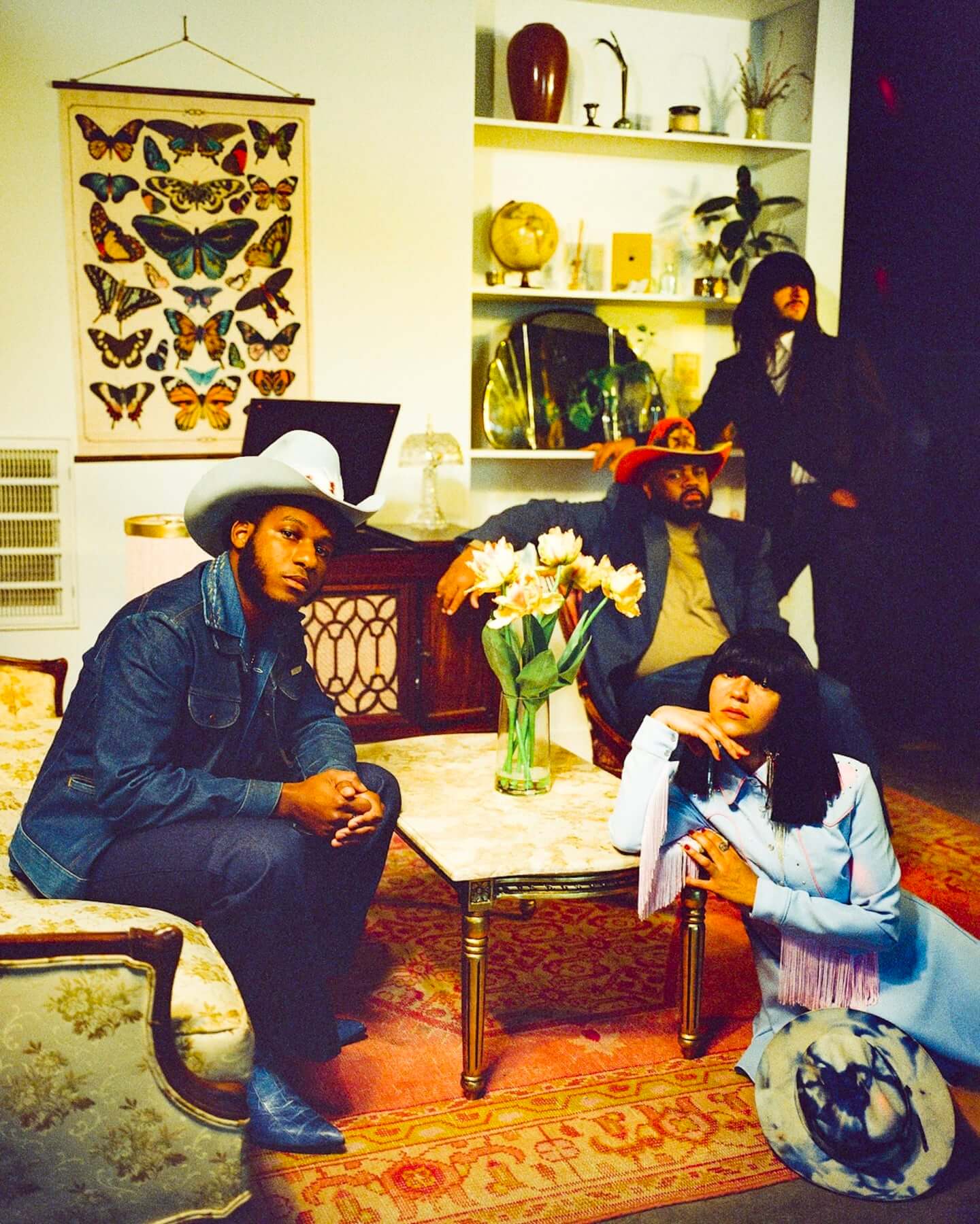 Khruangbin＆Leon BridgesのコラボEP第2弾『Texas Moon』がリリース決定！先行配信曲“B-Side”のMVも公開 ...