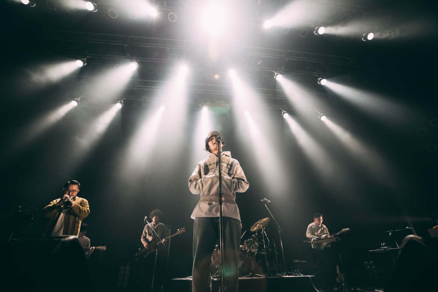 AマッソとKID FRESINOによる2マンライブツアー『QO』 XXL Aマッソ×KID FRESINO、2マンライブツアー『QO』オンデマンド配信が決定