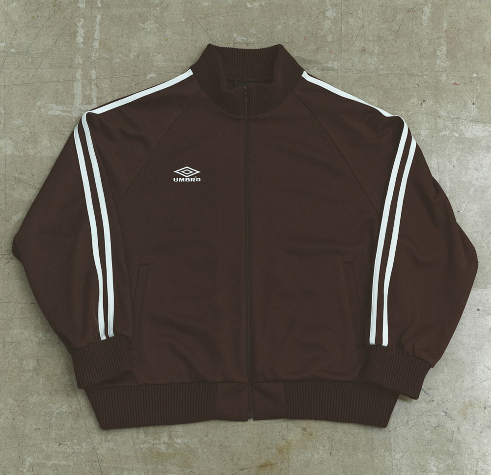 ベッカム時代の“SHARPユニ”がモチーフ！『UMBRO×BELPER×M TO R