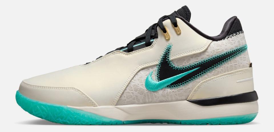 普段履きしたい！『リヴァプール×LeBron』新作コラボの“バッシュ”は