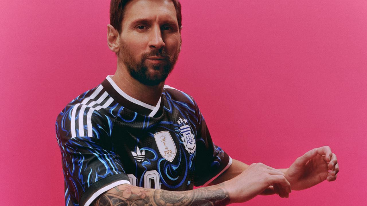 アルゼンチン代表、W杯に向けた新アウェイユニフォーム発表！美しき