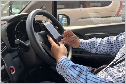 ながらスマホ 携帯電話使用等違反 の範囲は 年11月10日 エキサイトニュース