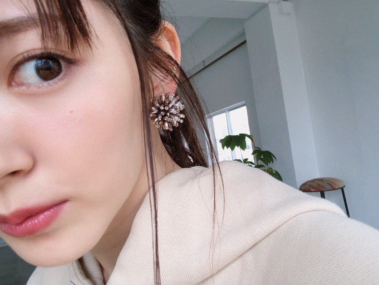 夏アクセ 鈴木愛理ちゃんお気に入りのイヤリングを見せてもらいました ローリエプレス