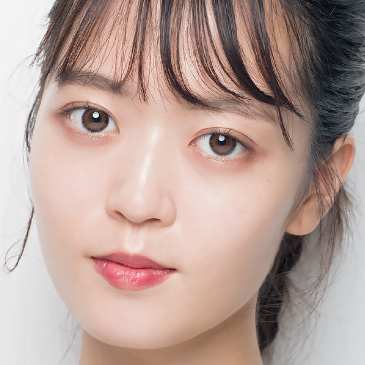 大人気インスタグラマー 山本月に学ぶ ナチュ盛り最強カラコンは ローリエプレス