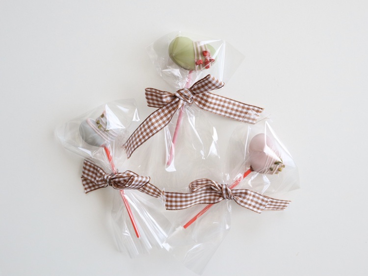 レシピ動画つき 材料はほぼ100均 生チョコで作る 簡単 ロリポップチョコ はデザイン ラッピングで可愛くオシャレに ローリエプレス