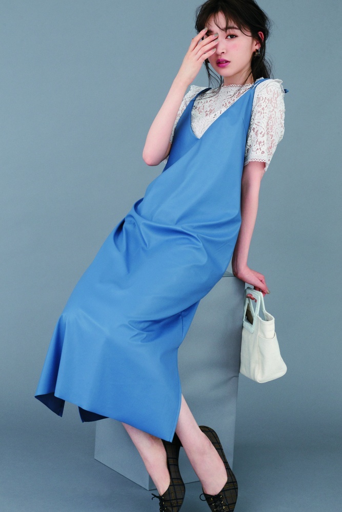 ブルーレザーワンピ レースブラウス で今っぽ上品コーデ 明日のコーデ ローリエプレス