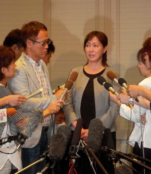 高島礼子が高知東生と離婚発表 苦渋の決断下す 16年8月1日 エキサイトニュース