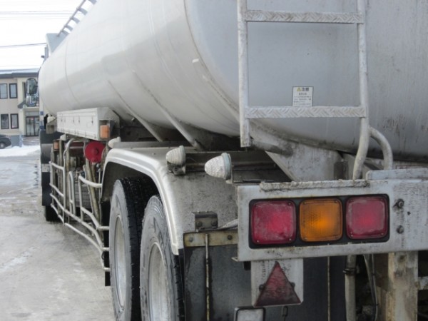 あおり運転でタンクローリー運転手に暴行した挙げ句車を奪って逃走 37歳無職男の異常な行動に恐怖の声 19年8月日 エキサイトニュース