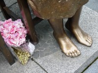 一体誰が…？韓国の慰安婦像の足首にチェーンロック＝韓国ネットで批判殺到