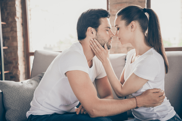 もっと好きになる 男がムラっときちゃう 彼女からのキス とは ローリエプレス