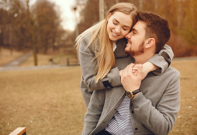 力いっぱい抱きしめて 女性が ハグしたい と思う瞬間って ローリエプレス