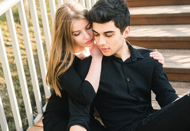 力いっぱい抱きしめて 女性が ハグしたい と思う瞬間って ローリエプレス