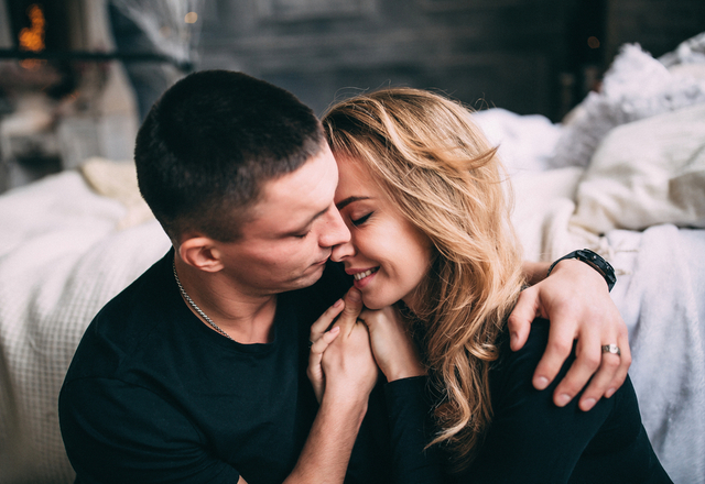 実は興奮してるんです 控えめ女性の 触ってサイン 4つ ローリエプレス