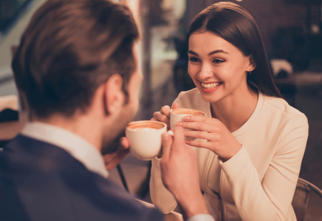 積極的にアピールして 人見知り女性を落とす方法 4つ ローリエプレス
